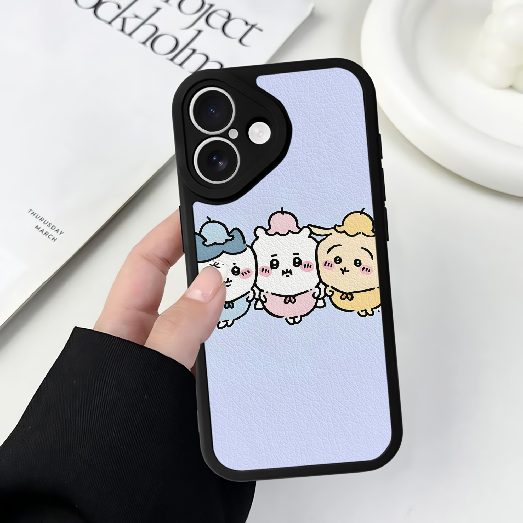 （画像用） ちいかわ Chii-kawa 【iPhone 16シリーズ対応】シリコンスマホケース（レザー調） 材質：シリコン